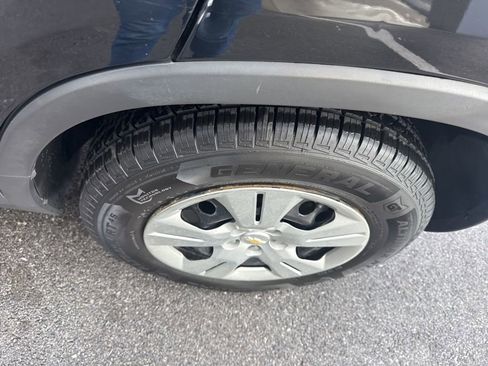 Used 2018 Chevrolet Trax LS image 28