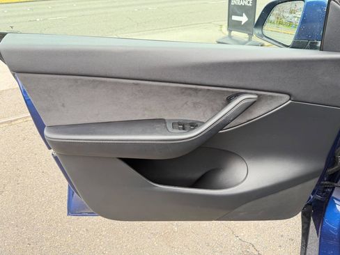 Used 2021 Tesla Model Y Long Range image 35