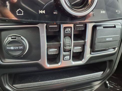 Used 2023 Jeep Wrangler Unlimited Sport AWD/4WD image 9