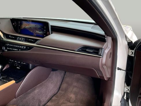 Used 2020 Lexus ES 300h Ultra Luxury w/ Accessory Package FWD image 20