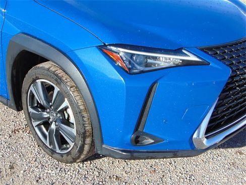 Used 2022 Lexus UX 250h w/ Accessory Package (Z1) image 2
