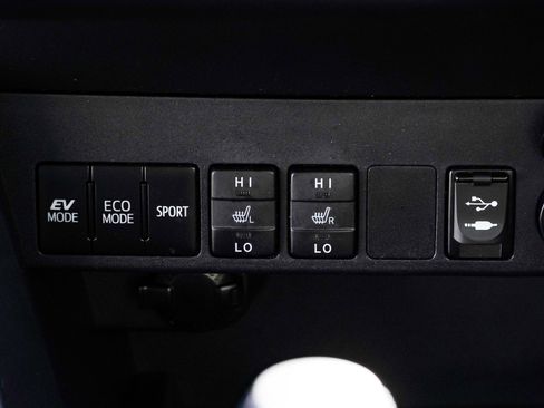 Used 2018 Toyota RAV4 Limited AWD/4WD image 39