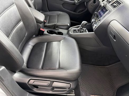 Used 2017 Volkswagen Jetta SE image 23