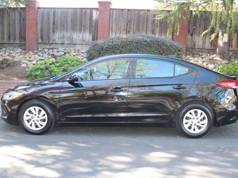 Used 2017 Hyundai Elantra SE image 5