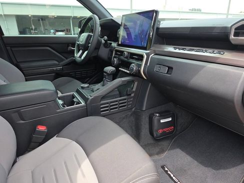 Used 2025 Toyota Tacoma TRD Sport RWD image 13