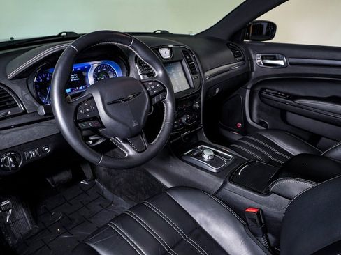 Used 2015 Chrysler 300 S image 19