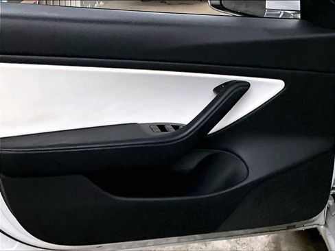 Used 2020 Tesla Model 3 Standard Range image 24