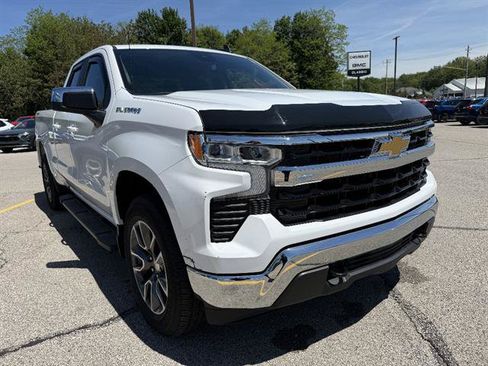 Used 2023 Chevrolet Silverado 1500 LT AWD/4WD image 9