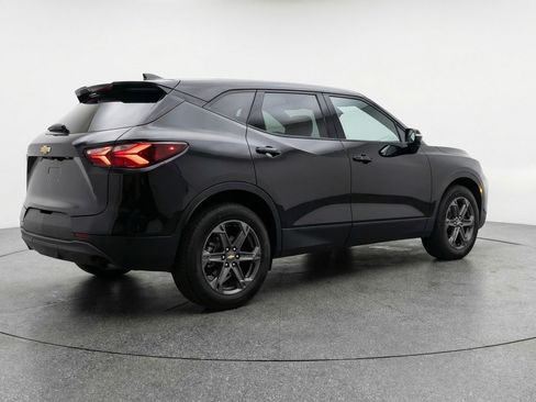 Used 2025 Chevrolet Blazer LT FWD image 9