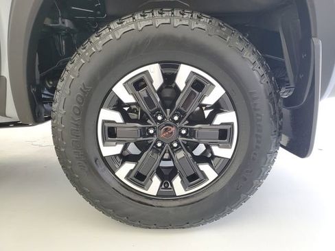 Used 2024 Nissan Frontier PRO-4X w/ Technology Package image 11