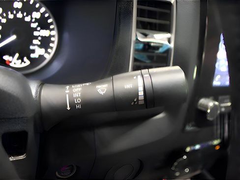 Used 2024 Nissan Frontier SV w/ SV Convenience Package image 14