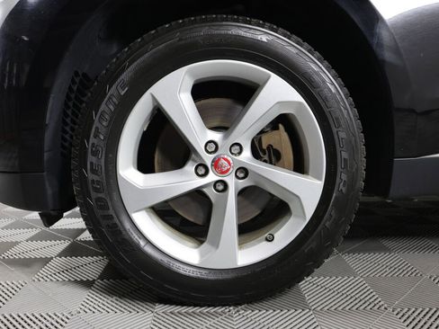 Used 2017 Jaguar F-PACE Premium image 9