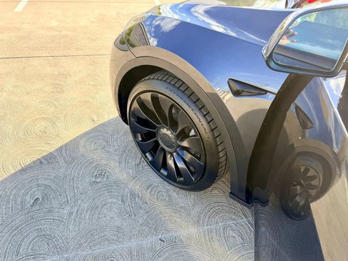 Used 2024 Tesla Model Y 2WD image 14