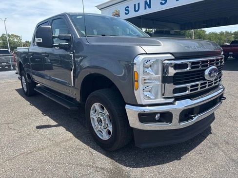 Used 2025 Ford F250 XLT AWD/4WD image 3