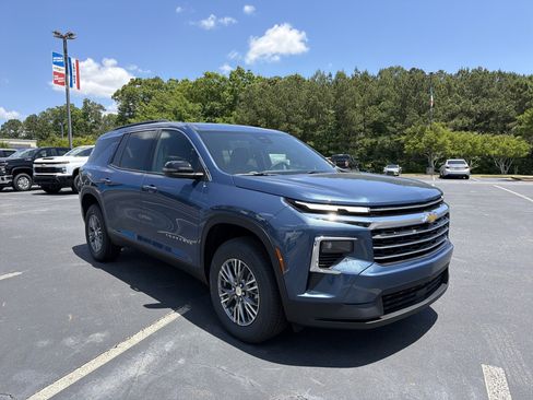 New 2026 Chevrolet Traverse LT FWD image 3