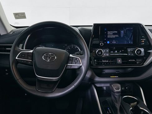 Used 2023 Toyota Highlander XLE FWD image 18