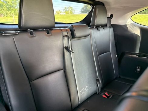 Used 2023 Toyota Highlander XLE AWD/4WD image 16