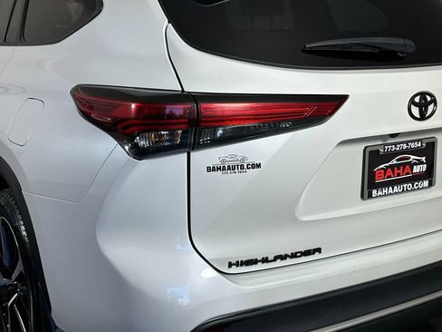 Used 2022 Toyota Highlander XSE image 13