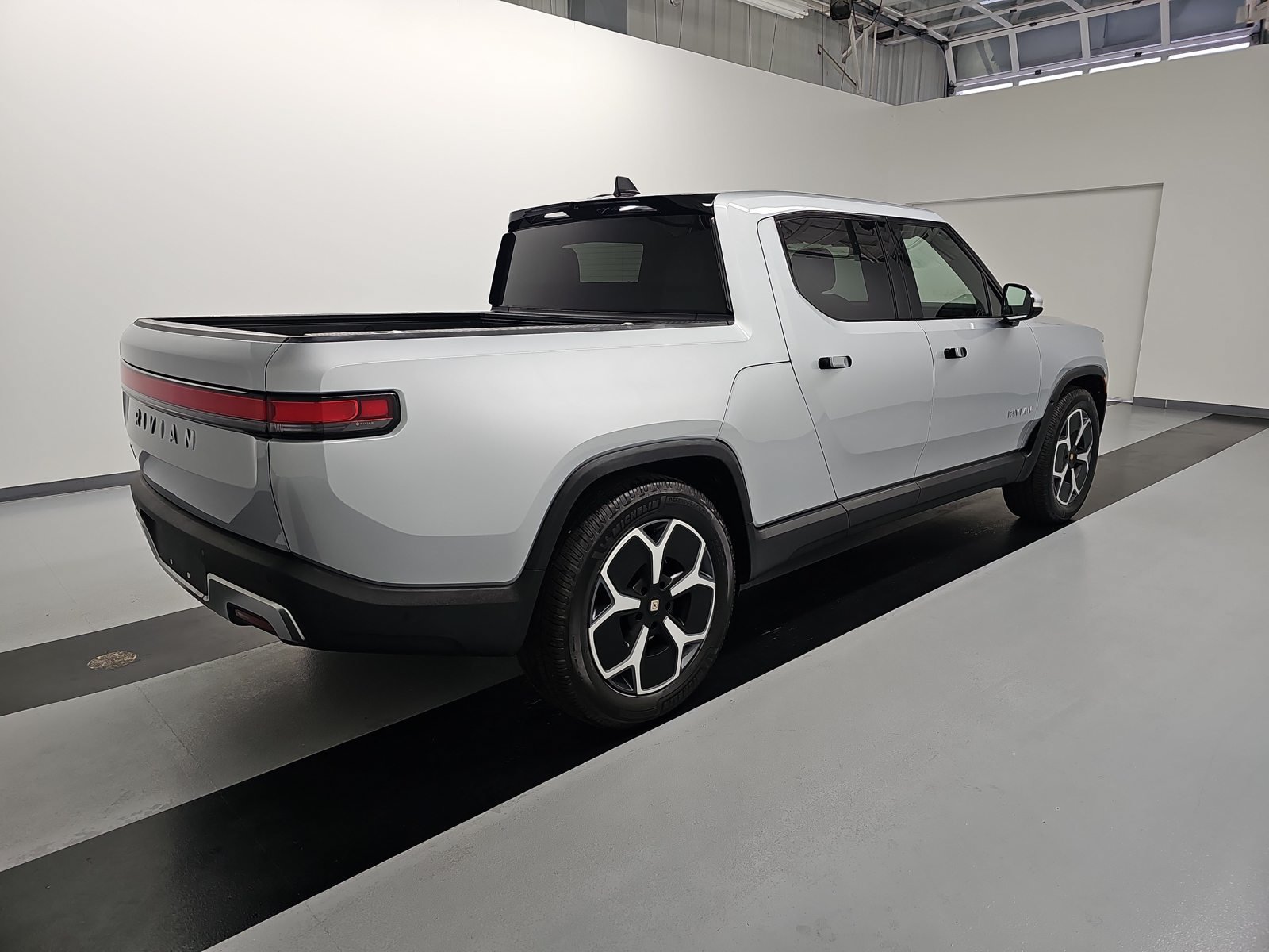 Used 2024 Rivian R1T Adventure Dual AWD/4WD image 5