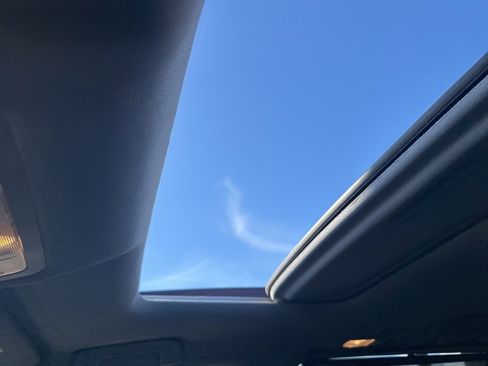 Used 2018 Toyota Highlander XLE image 6