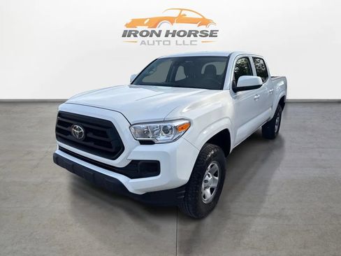Used 2022 Toyota Tacoma SR image 1
