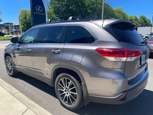 Used 2018 Toyota Highlander SE AWD/4WD image 5