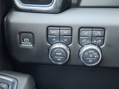 Used 2024 GMC Sierra 1500 Denali AWD/4WD image 39