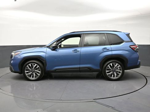 Used 2025 Subaru Forester Touring AWD/4WD image 2