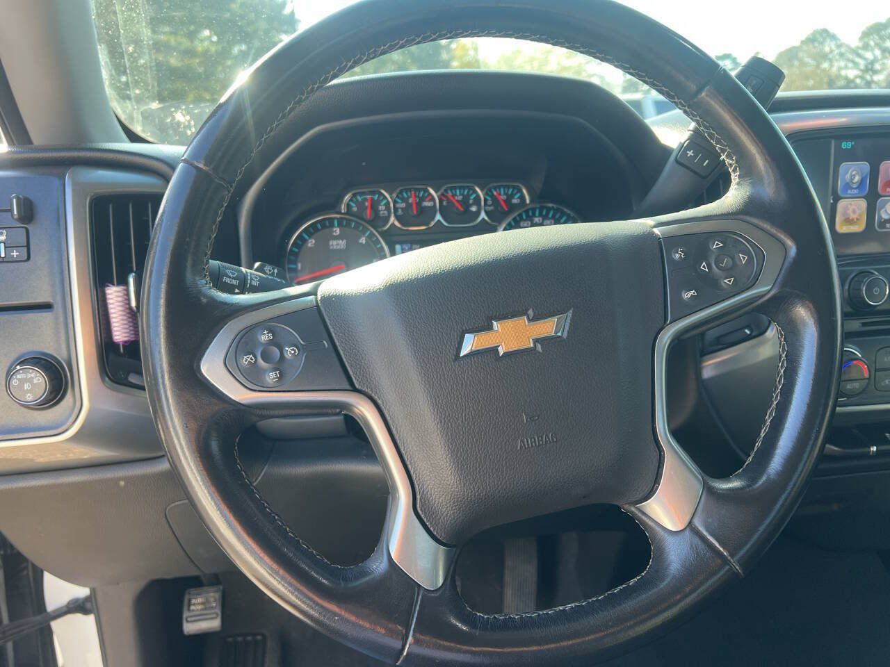 Used 2018 Chevrolet Silverado 1500 LT w/ Texas Edition RWD image 11