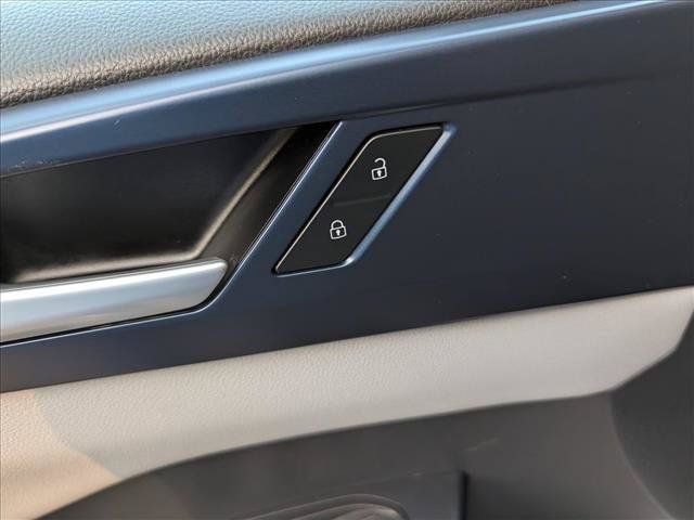 Certified 2023 Volkswagen Taos SE w/ Panoramic Sunroof Package FWD image 27