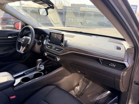 Used 2024 Nissan Altima 2.5 SV image 23