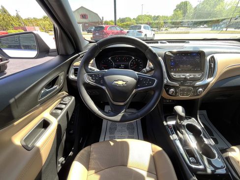 Used 2022 Chevrolet Equinox Premier FWD image 4