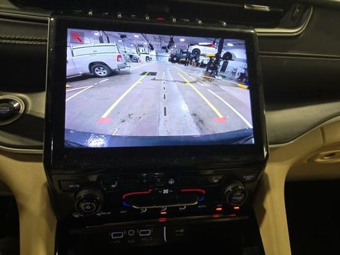 Used 2022 Jeep Grand Cherokee L Limited AWD/4WD image 16