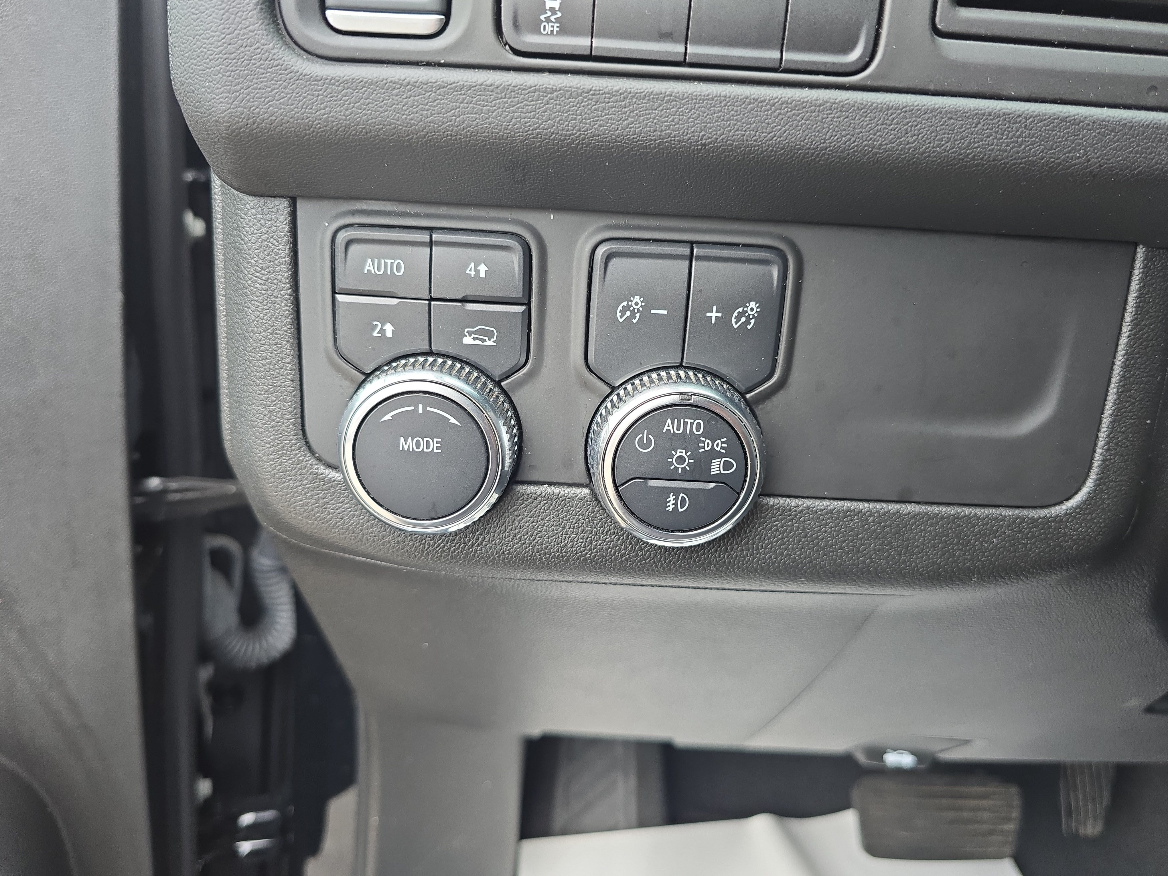 Used 2024 GMC Yukon SLT AWD/4WD image 26