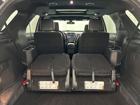 Used 2018 Ford Explorer XLT w/ Equipment Group 202A image 33