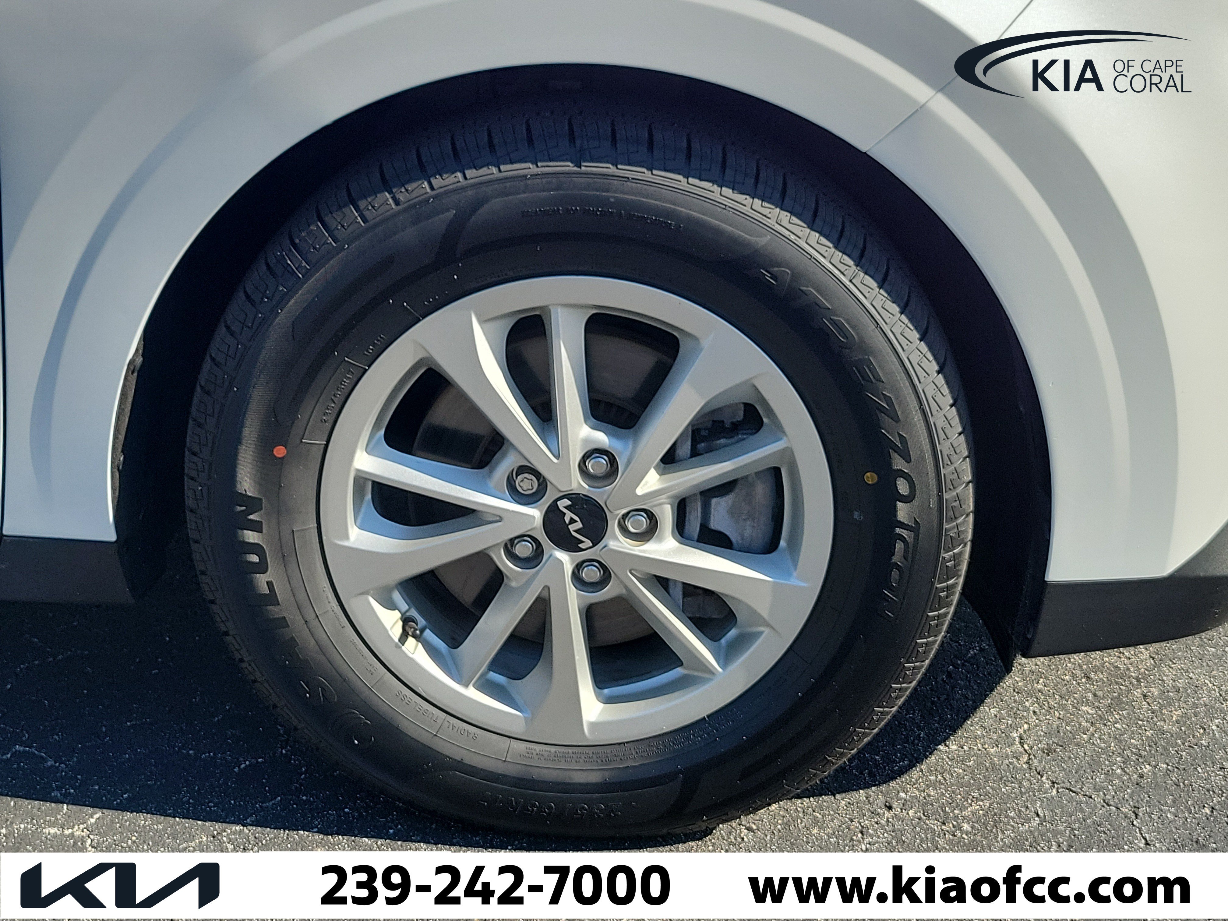 Certified 2024 Kia Carnival LX FWD image 7