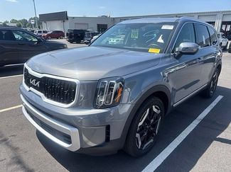 Used 2023 Kia Telluride EX w/ EX Captain's Chair Package AWD/4WD video 1