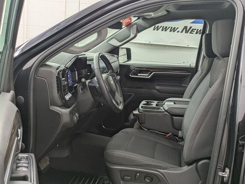 Used 2023 Chevrolet Silverado 1500 LT AWD/4WD image 4