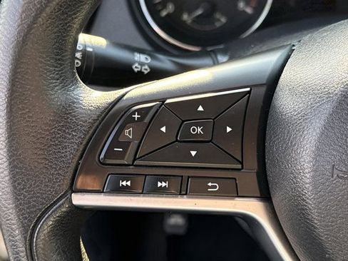 Used 2018 Nissan Rogue S FWD image 19