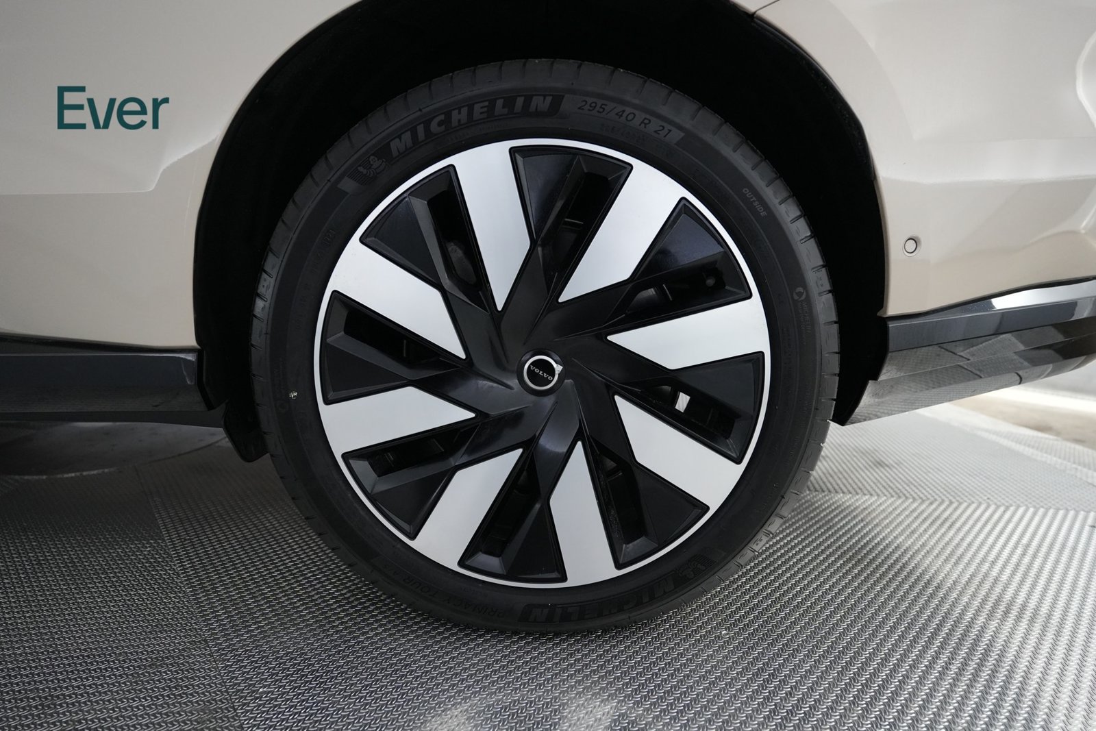 Used 2025 Volvo EX90 Plus AWD/4WD image 9