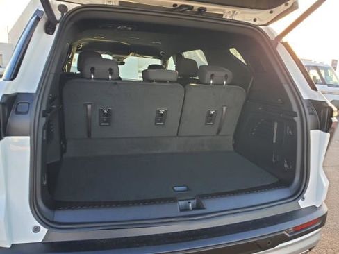 New 2026 Chevrolet Traverse LT w/ Driver Confidence Package image 8
