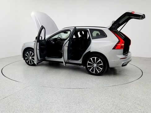 Certified 2025 Volvo XC60 B5 Plus image 12