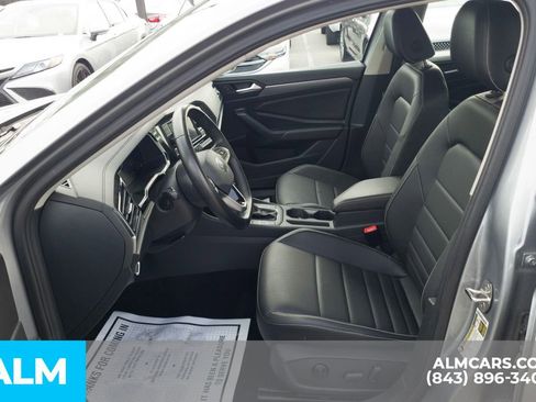 Used 2024 Volkswagen Jetta SE FWD image 15