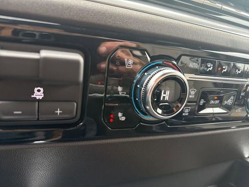 Used 2025 GMC Sierra 1500 SLT image 23