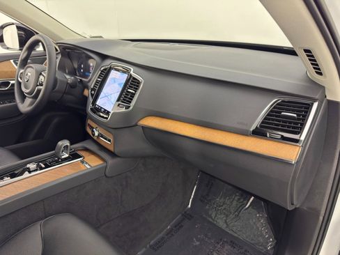 Used 2023 Volvo XC90 T8 Plus image 15