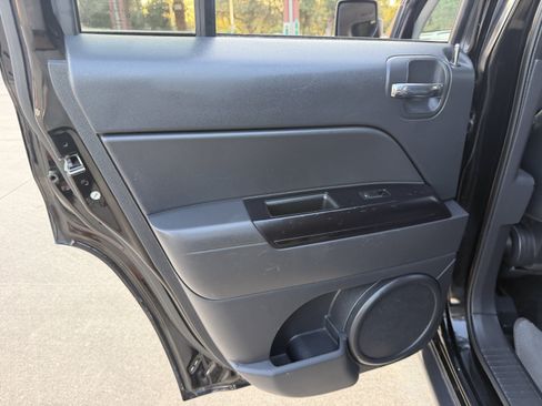 Used 2016 Jeep Patriot Sport w/ Power Value Group FWD image 18