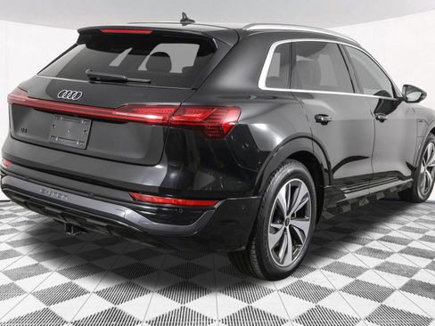 Used 2024 Audi Q8 e-tron Premium Plus w/ Premium Plus Package image 14