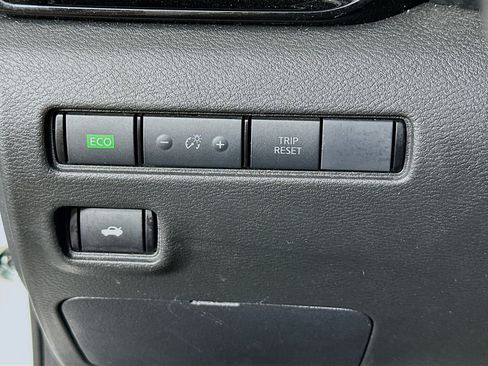 Used 2024 Nissan Sentra SV FWD image 17