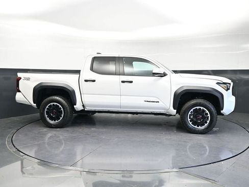 Used 2024 Toyota Tacoma TRD Off-Road AWD/4WD image 4
