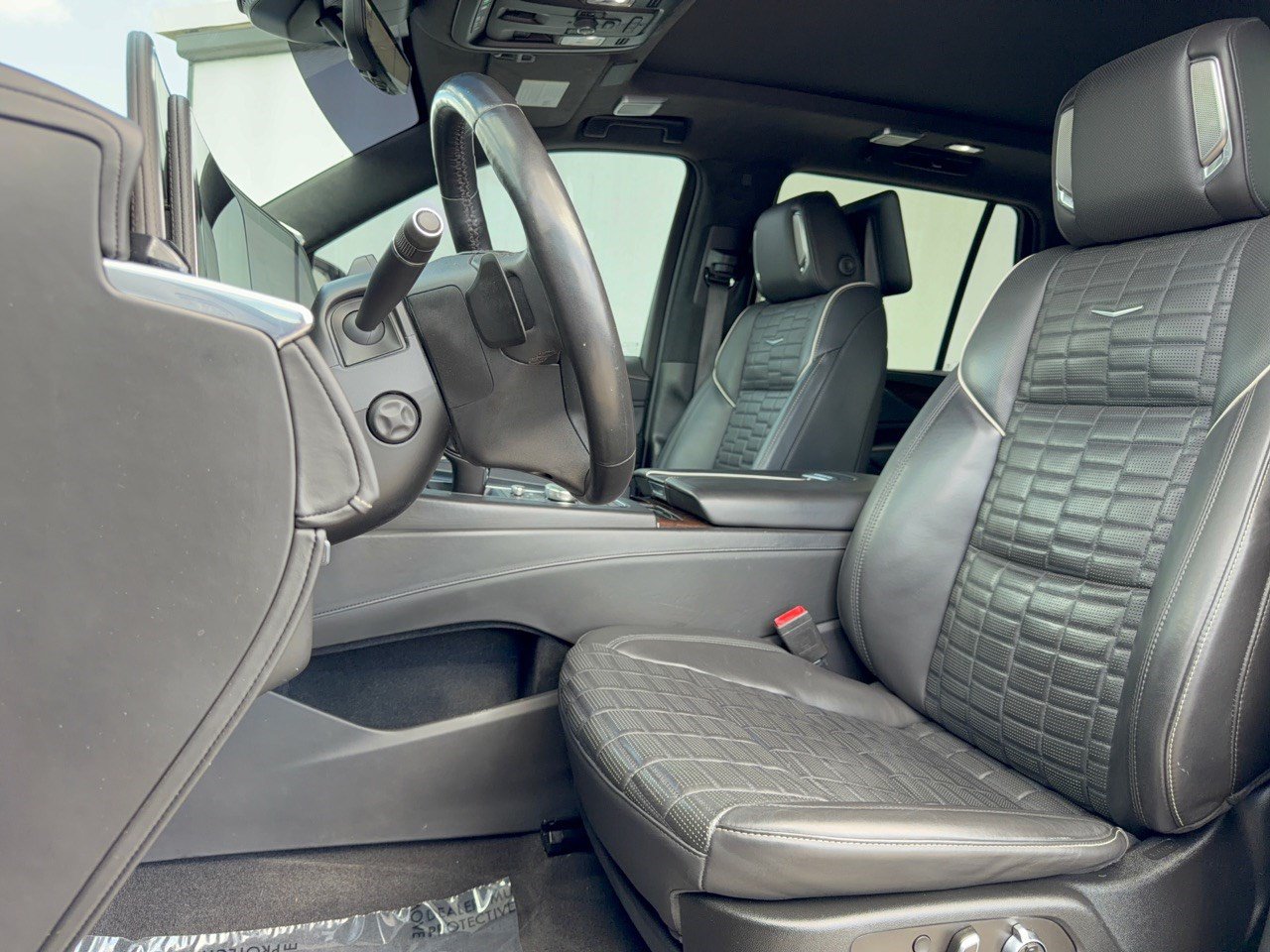 Used 2022 Cadillac Escalade Sport Platinum w/ Heavy-Duty Trailer Package AWD/4WD image 5
